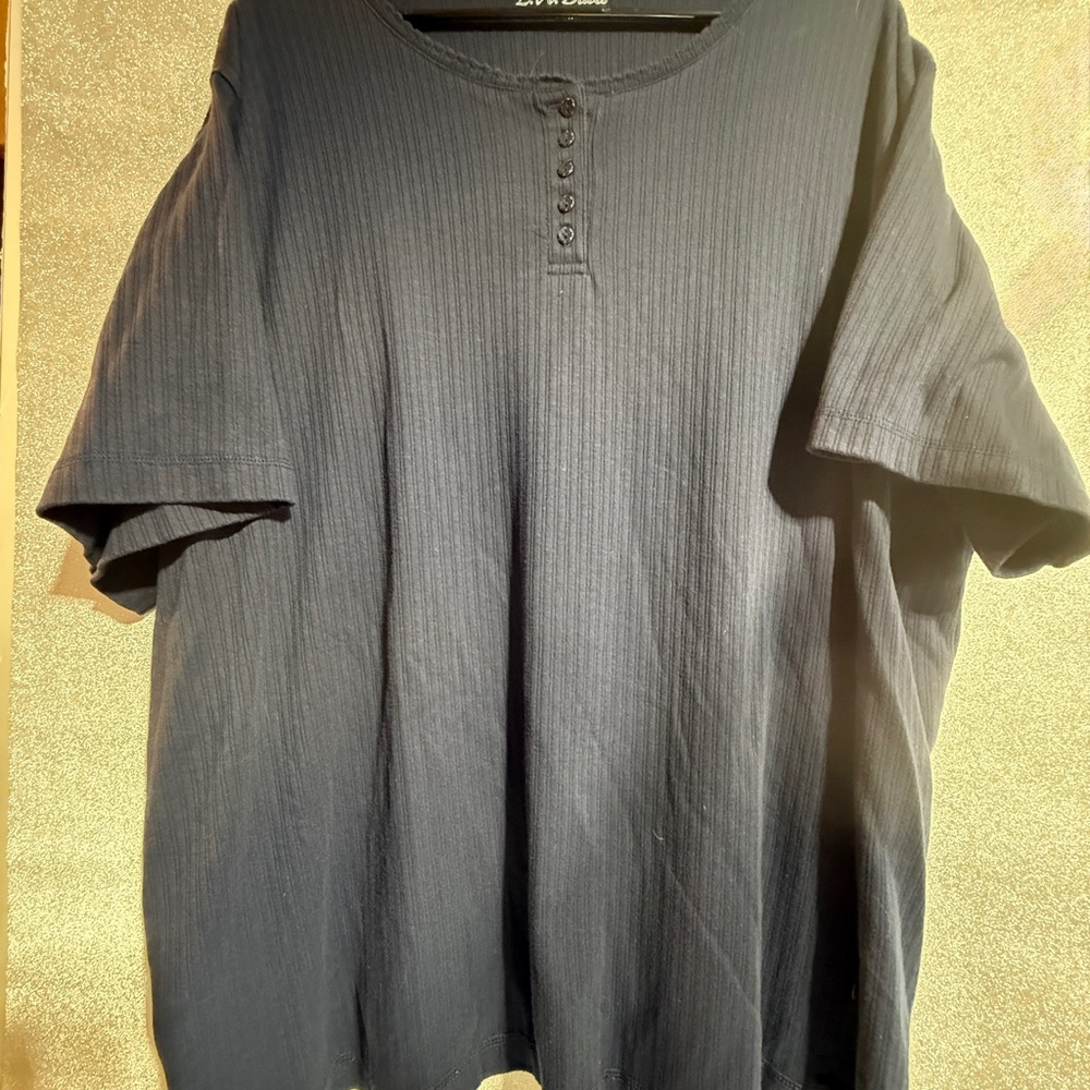 LA blues navy short-sleeved blouse. 30/32